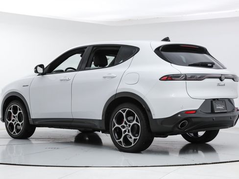 Used 2024 Alfa Romeo Tonale Veloce w/ Active Assist Package AWD/4WD image 3
