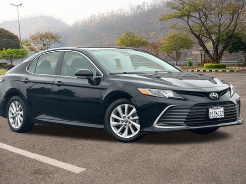Used 2023 Toyota Camry LE image 2