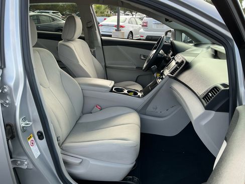 Used 2013 Toyota Venza LE image 19