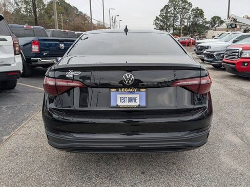 Used 2023 Volkswagen Jetta SE image 5