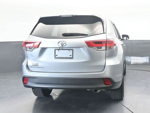 Used 2019 Toyota Highlander LE image 5