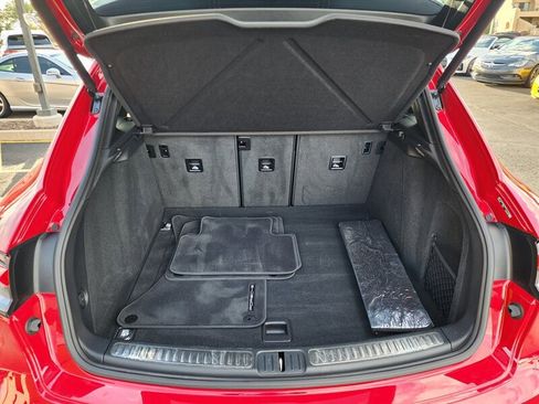 Used 2024 Porsche Macan w/ Premium Plus Package image 12