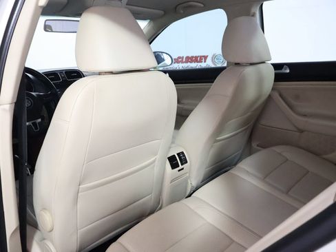 Used 2010 Volkswagen Jetta TDI FWD image 42