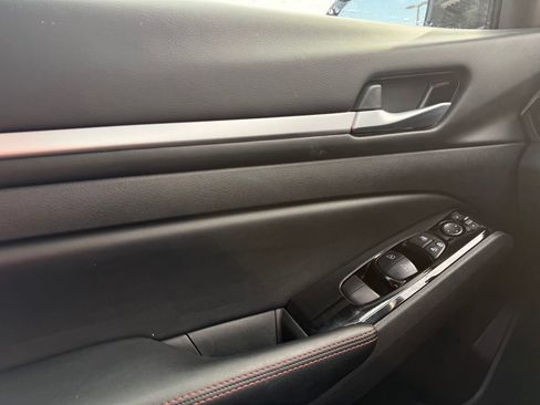 Used 2025 Nissan Altima 2.5 SR FWD image 11