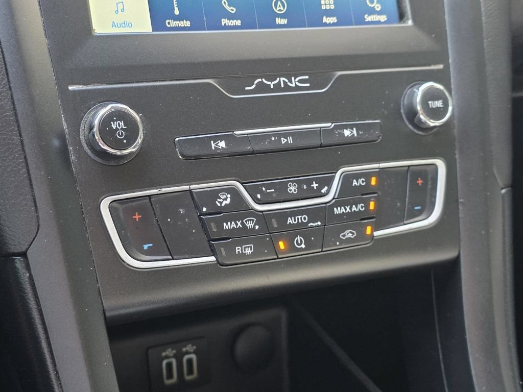 Used 2020 Ford Fusion SE w/ Equipment Group 151A FWD image 22