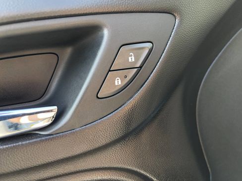 Used 2022 Chevrolet Equinox LT w/ Driver Convenience Package image 8