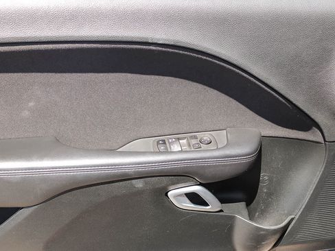 Used 2022 Dodge Challenger SXT RWD image 18