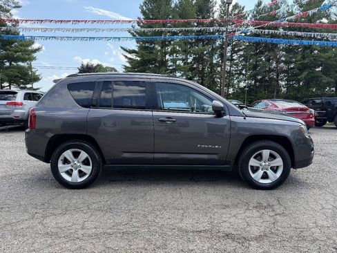 Used 2017 Jeep Compass Latitude AWD/4WD image 4