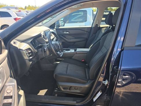 Used 2025 Nissan Rogue SV FWD image 8