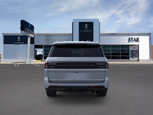 New 2026 Lincoln Navigator Reserve w/ Jet Appearance Package AWD/4WD image 5