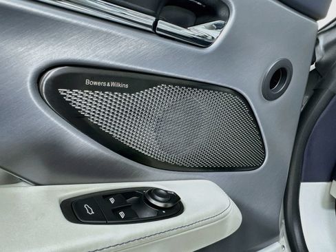 Used 2024 Aston Martin DB12 Coupe RWD image 17