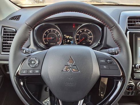 Used 2025 Mitsubishi Outlander Sport LE AWD/4WD image 11