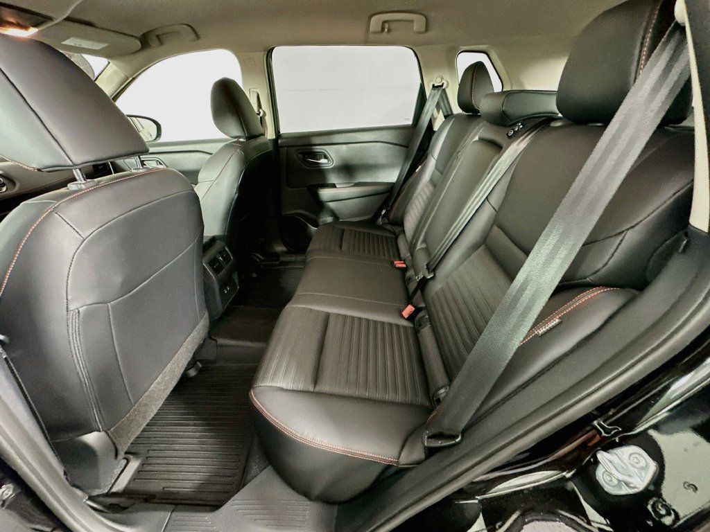 Certified 2026 Nissan Rogue SV AWD/4WD image 31