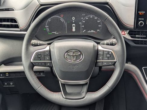 Used 2025 Toyota Sienna XSE w/ XSE Premium Package AWD/4WD image 19