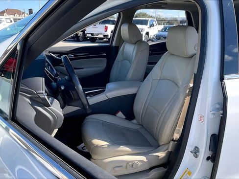 Used 2019 Buick Enclave Essence image 7