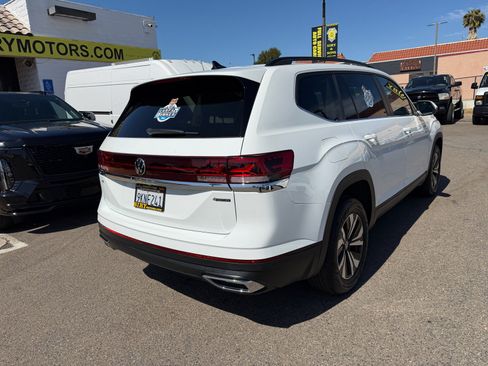 Used 2024 Volkswagen Atlas SE AWD/4WD image 3