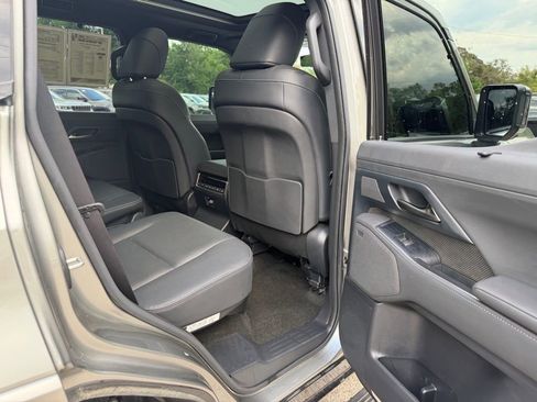 Used 2024 Lexus GX 550 w/ Cold Area Package image 34