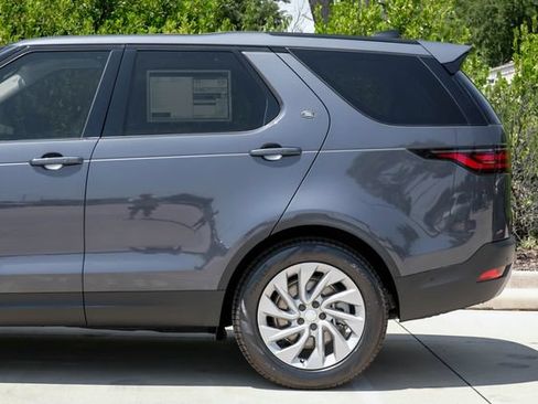 New 2026 Land Rover Discovery S AWD/4WD image 17