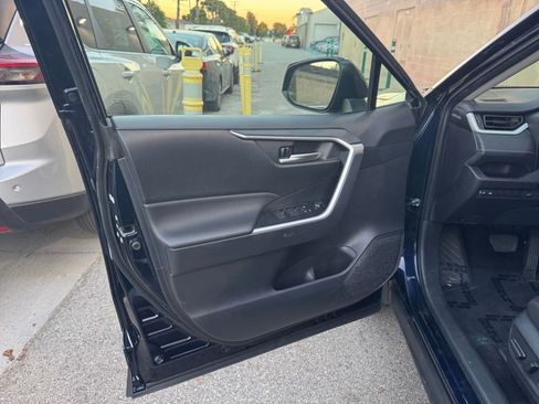 Used 2025 Toyota RAV4 XLE w/ Convenience Package image 18