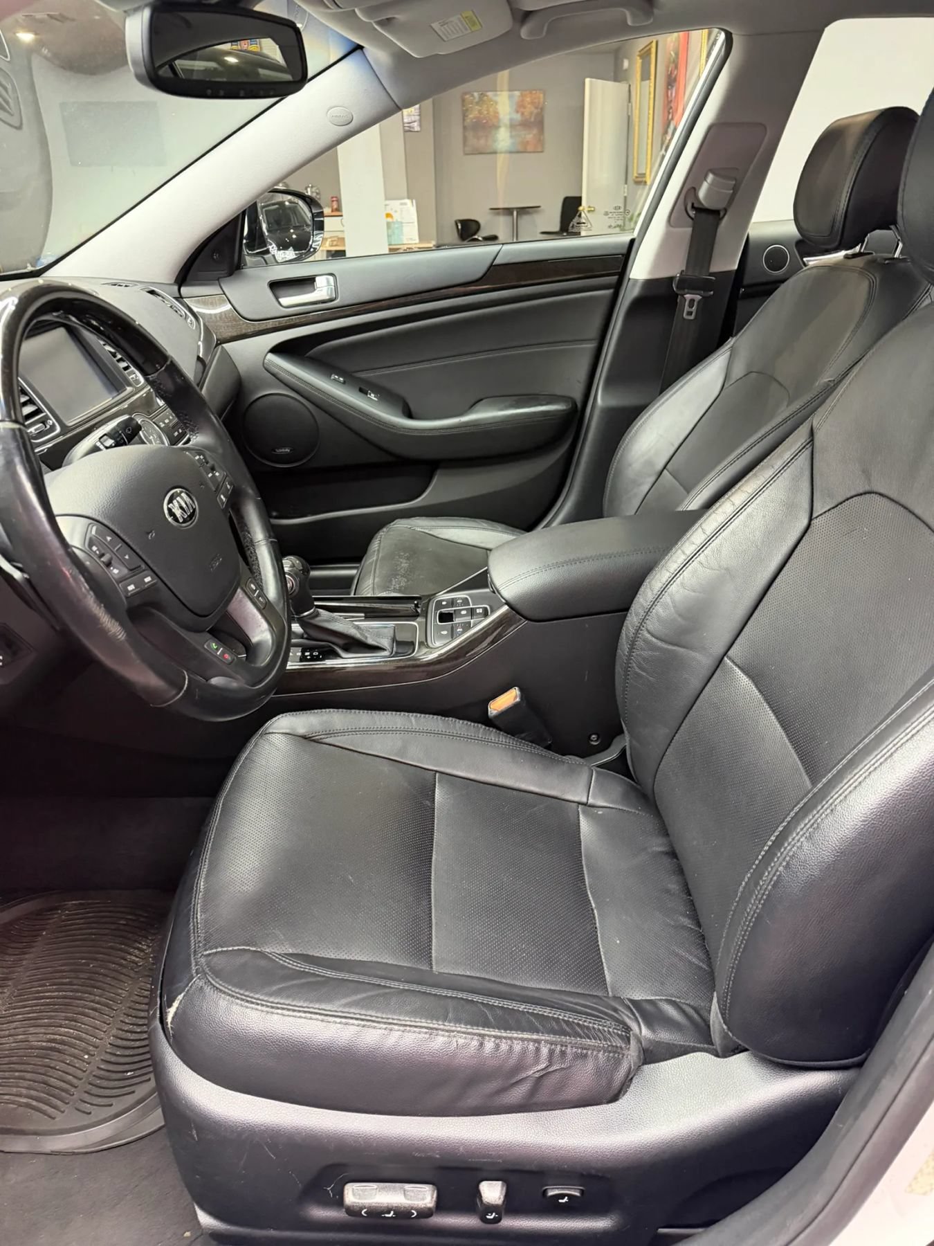 Used 2015 Kia Cadenza Premium w/ Technology Package FWD image 13