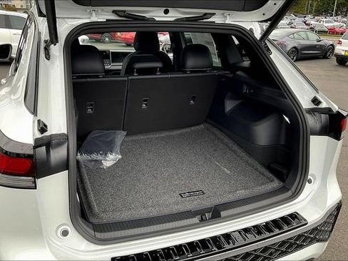 New 2025 Volkswagen Tiguan SE R-Line image 23