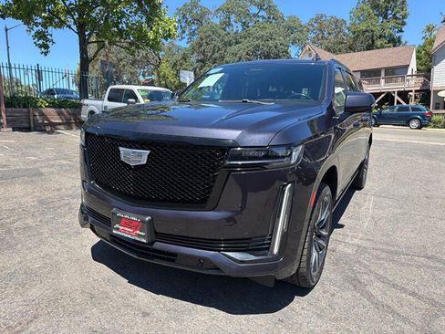 Used 2022 Cadillac Escalade ESV Sport Platinum AWD/4WD image 3