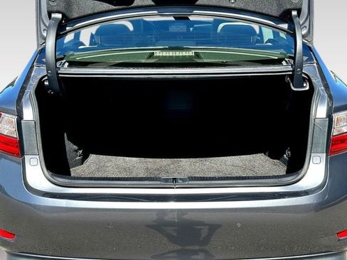 Used 2016 Lexus ES 350 w/ Luxury Package w/Wood Trim image 32