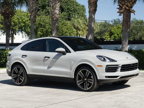 Used 2022 Porsche Cayenne Coupe image 10