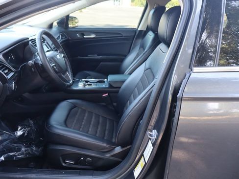 Used 2018 Ford Fusion SE w/ Equipment Group 201A FWD image 19