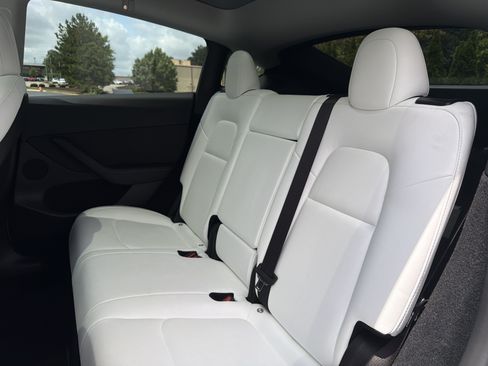 Used 2023 Tesla Model Y AWD image 9