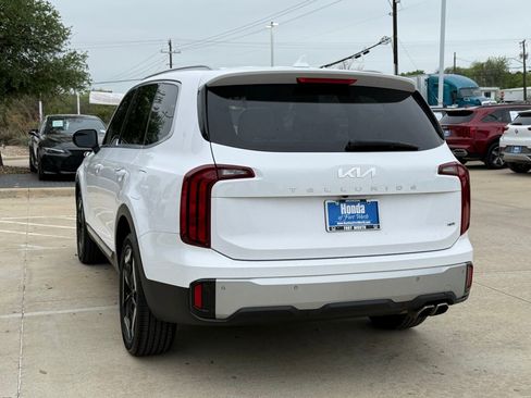 Used 2023 Kia Telluride S image 3