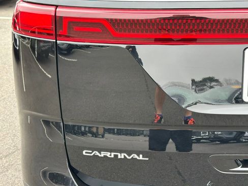 Used 2024 Kia Carnival SX Prestige image 36