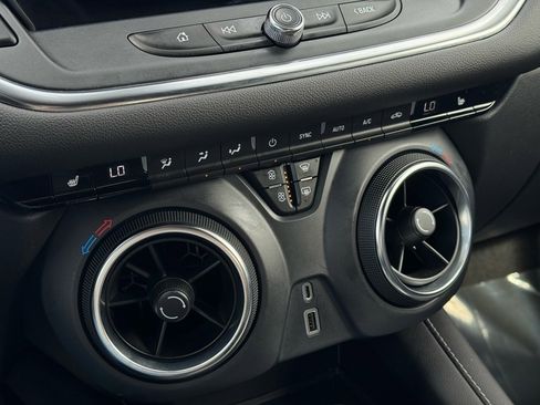 Used 2023 Chevrolet Blazer LT image 31