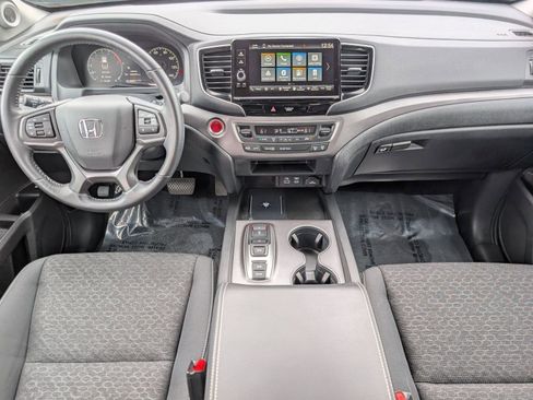 Used 2025 Honda Ridgeline Sport image 15