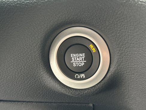 New 2026 Chrysler Pacifica Select image 28