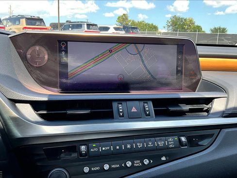 Used 2019 Lexus ES 350 w/ Accessory Package 2 FWD image 32