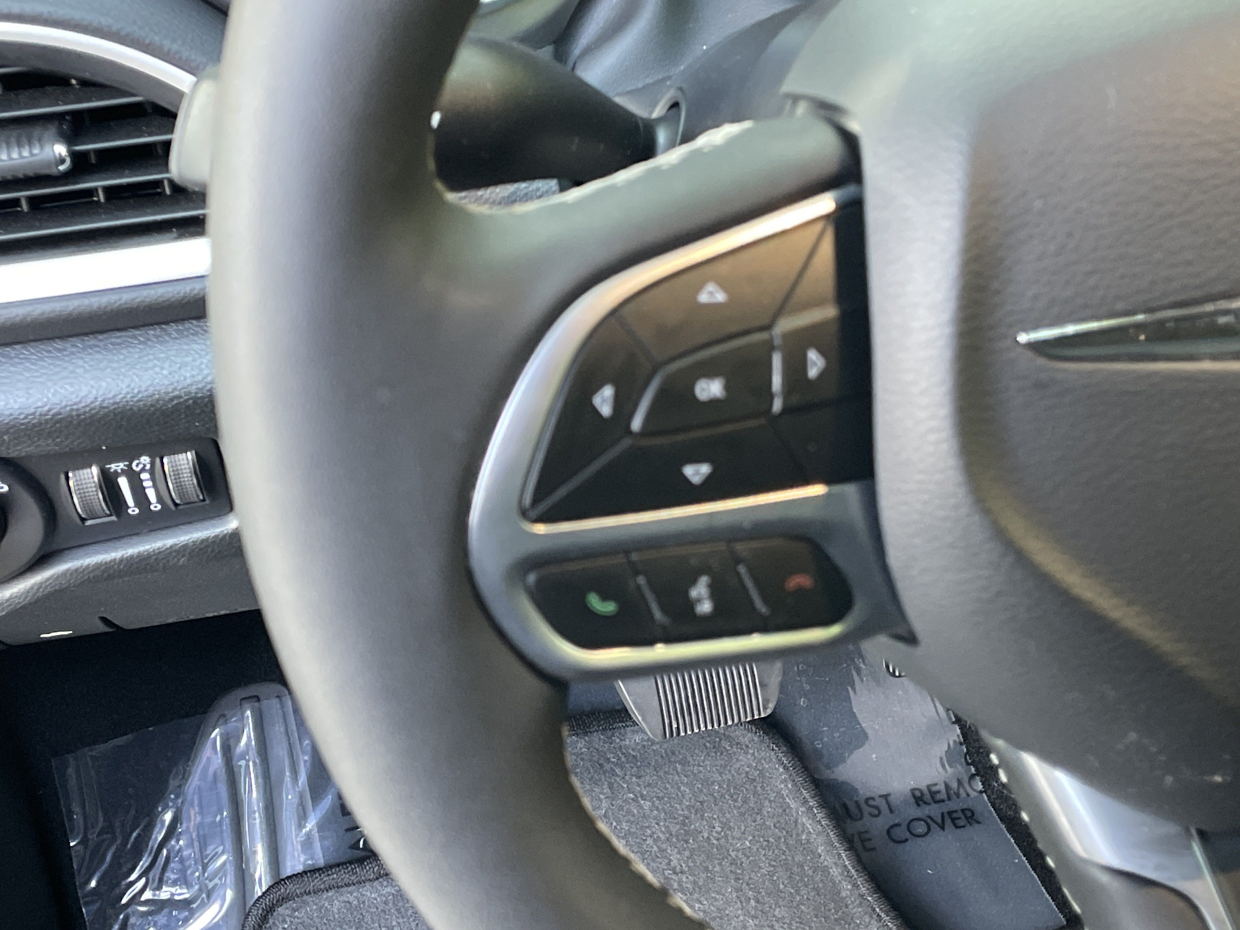 Used 2026 Chrysler Pacifica Select FWD image 18
