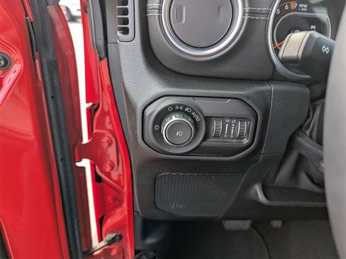 Used 2018 Jeep Wrangler Unlimited Sahara image 20