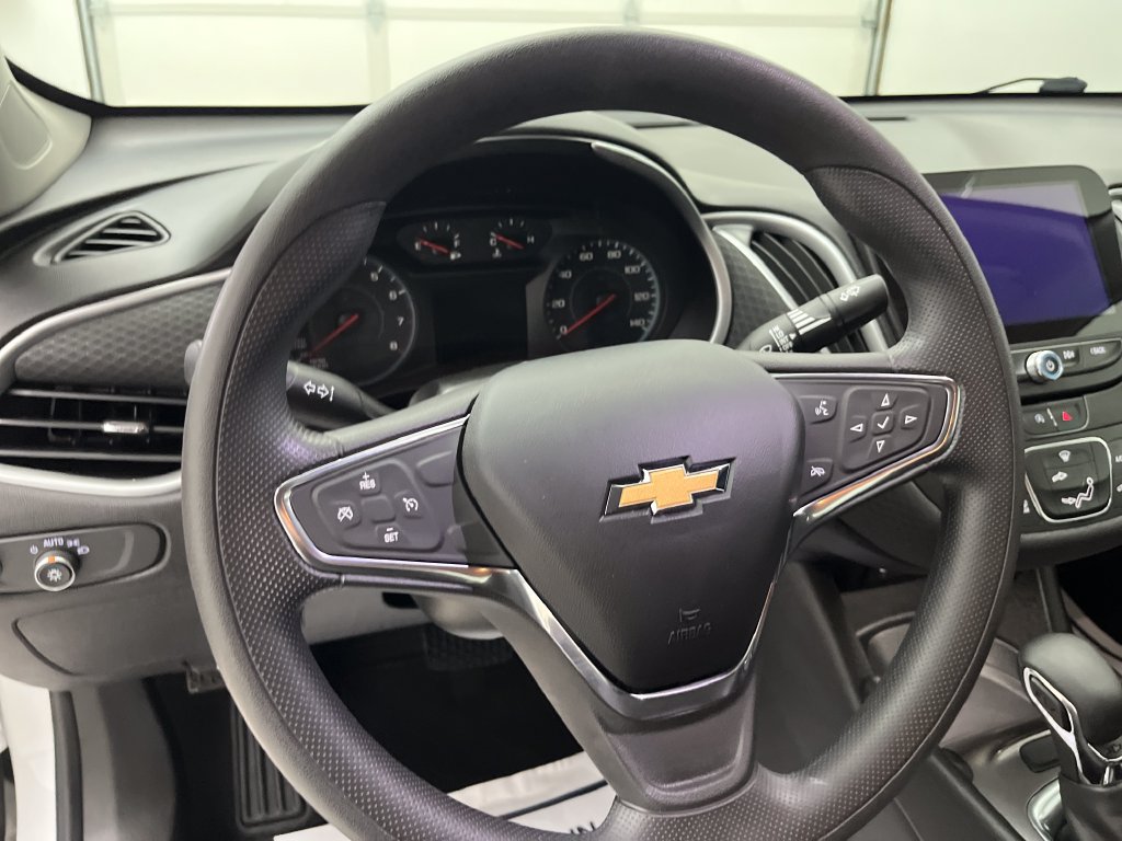 Used 2021 Chevrolet Malibu LS FWD image 16