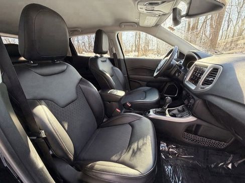 Used 2019 Jeep Compass Latitude w/ Popular Equipment Group image 10