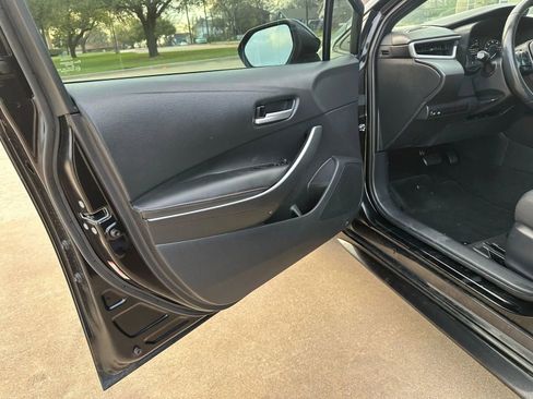 Used 2023 Toyota Corolla SE image 3