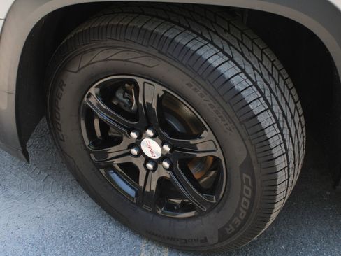 Used 2021 GMC Acadia AT4 w/ Preferred Package AWD/4WD image 19