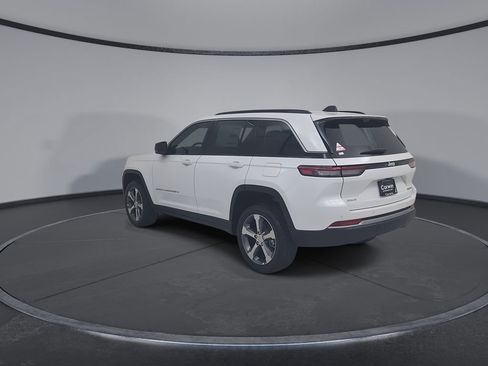New 2026 Jeep Grand Cherokee Limited w/ Luxury Tech Group II AWD/4WD image 11