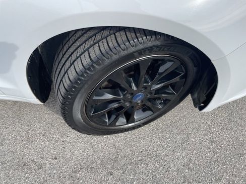 Used 2017 Ford Fusion SE w/ Fusion SE Technology Package image 19