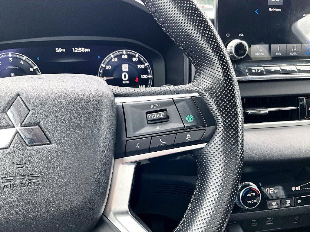 Used 2024 Mitsubishi Outlander SE FWD image 19