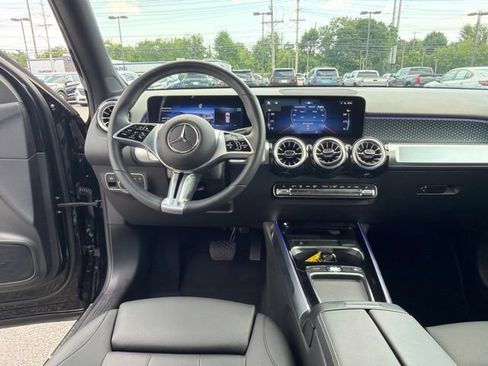 Used 2025 Mercedes-Benz GLB 250 4MATIC image 16