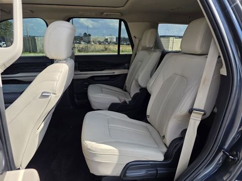 Certified 2023 Ford Expedition Platinum image 17