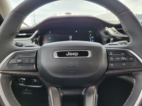 Used 2023 Jeep Grand Cherokee 4WD 4xe w/ Luxury Tech Group II image 11