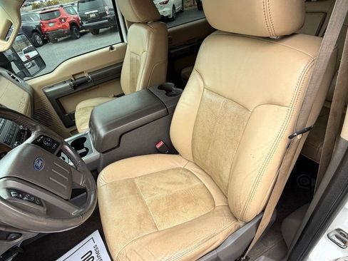 Used 2011 Ford F250 Lariat w/ Lariat Interior Pkg image 12