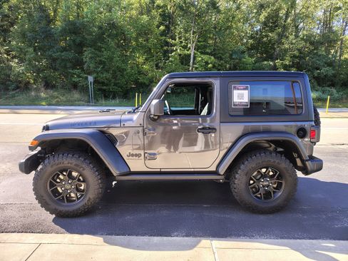 Certified 2024 Jeep Wrangler Willys image 5